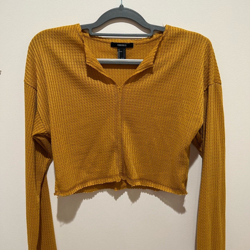 barely worn, cropped